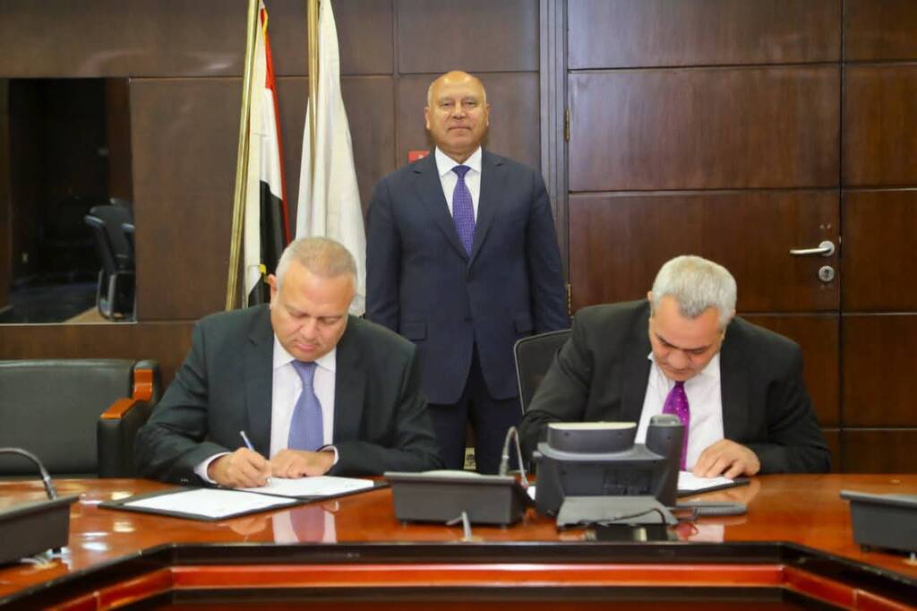 مصر.. توقيع مذكرة تفاهم لمشروع الميناء الجاف والمنطقة اللوجيستية في برج العرب